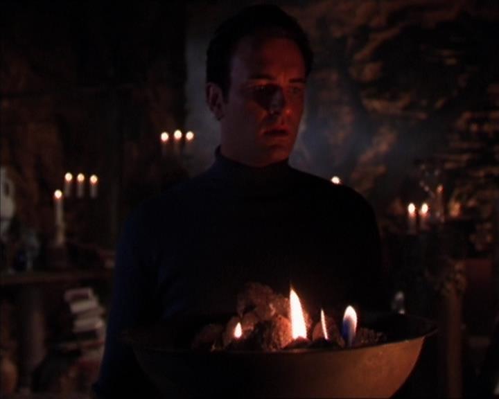 Charmed-Online-dot-413CharmedAndDangerous1977.jpg