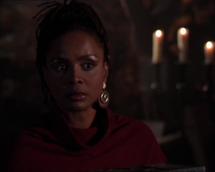Charmed-Online-dot-413CharmedAndDangerous1984.jpg