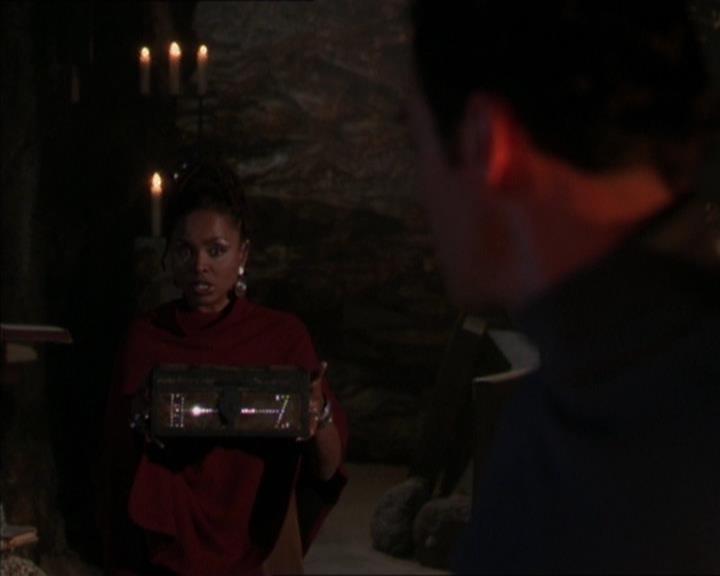 Charmed-Online-dot-413CharmedAndDangerous1997.jpg