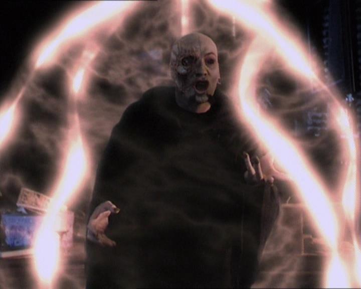 Charmed-Online-dot-413CharmedAndDangerous2129.jpg
