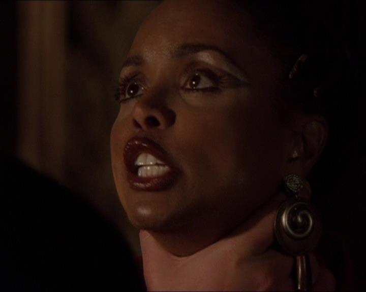 Charmed-Online-dot-414TheThreeFacesOfPhoebe0300.jpg