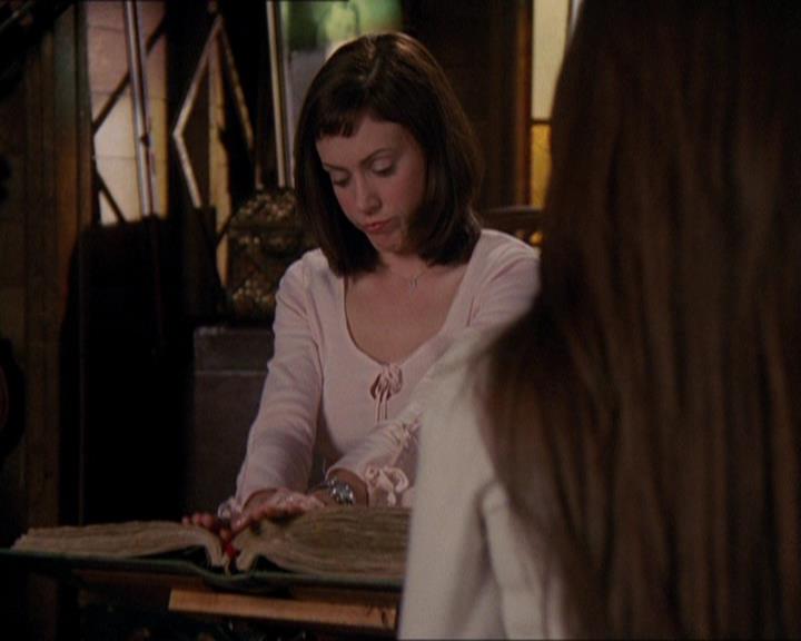 Charmed-Online-dot-414TheThreeFacesOfPhoebe0603.jpg