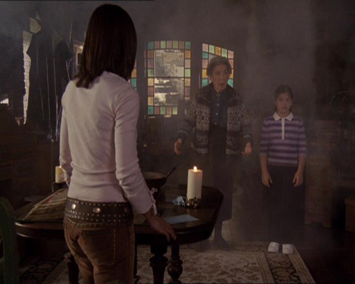 Charmed-Online-dot-414TheThreeFacesOfPhoebe0798.jpg