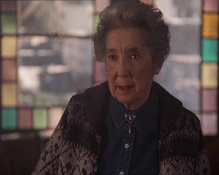 Charmed-Online-dot-414TheThreeFacesOfPhoebe0805.jpg