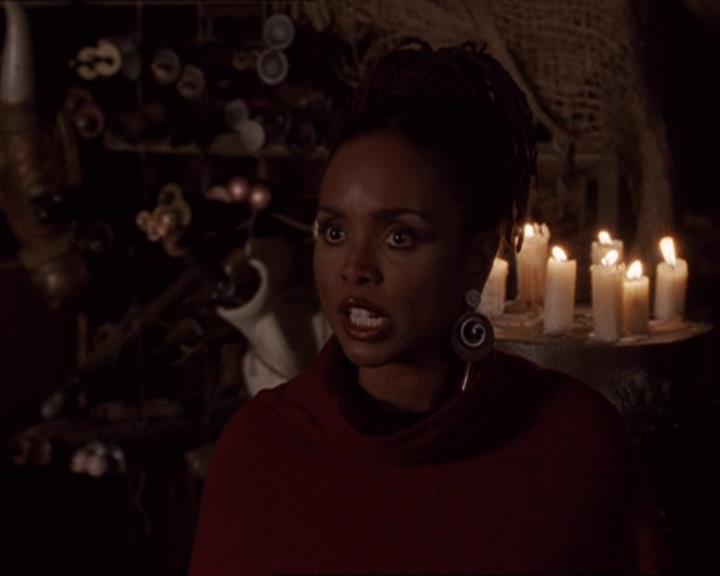 Charmed-Online-dot-414TheThreeFacesOfPhoebe1015.jpg