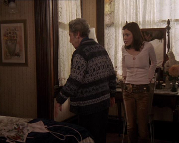 Charmed-Online-dot-414TheThreeFacesOfPhoebe1058.jpg