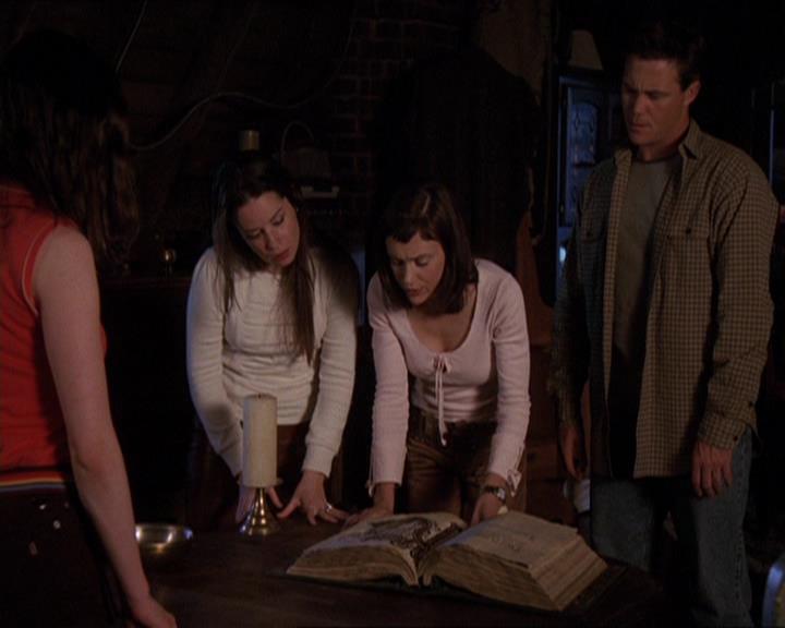 Charmed-Online-dot-414TheThreeFacesOfPhoebe1476.jpg