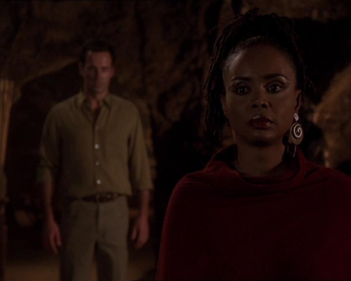 Charmed-Online-dot-414TheThreeFacesOfPhoebe1875.jpg