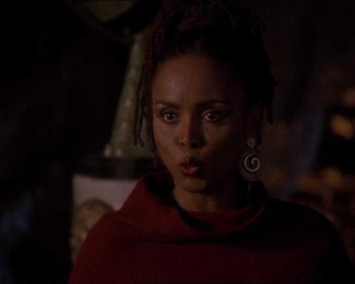 Charmed-Online-dot-414TheThreeFacesOfPhoebe1882.jpg