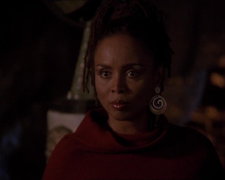 Charmed-Online-dot-414TheThreeFacesOfPhoebe1883.jpg
