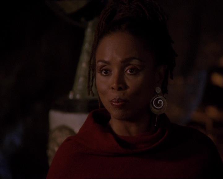 Charmed-Online-dot-414TheThreeFacesOfPhoebe1885.jpg