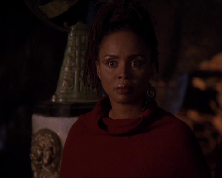Charmed-Online-dot-414TheThreeFacesOfPhoebe1920.jpg