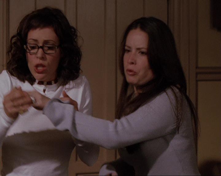 Charmed-Online-dot-416TheFifthHalliwell1611.jpg