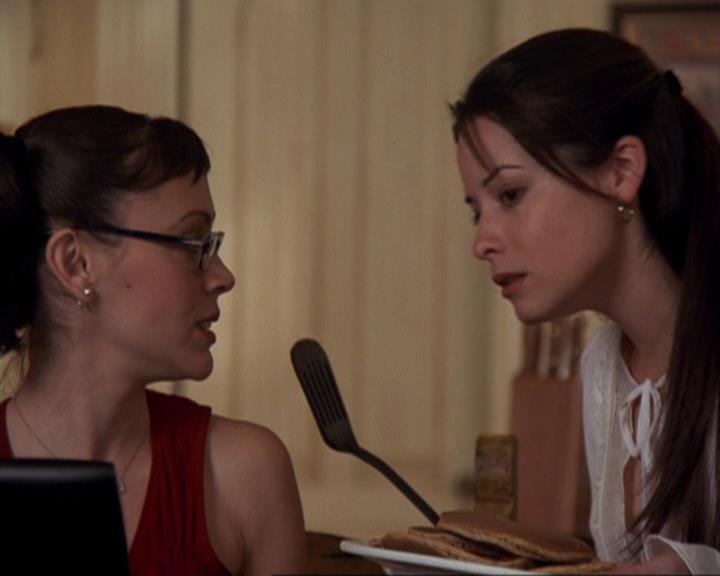 Charmed-Online-dot-417SavingPrivateLeo0031.jpg