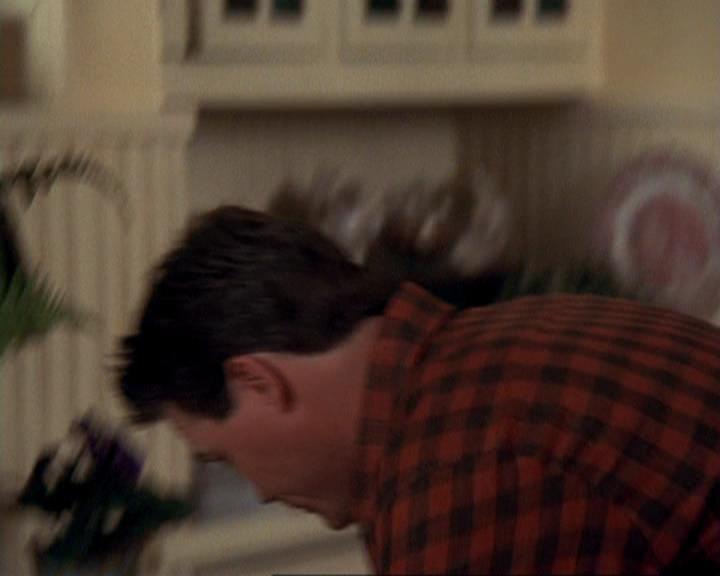 Charmed-Online-dot-417SavingPrivateLeo0042.jpg
