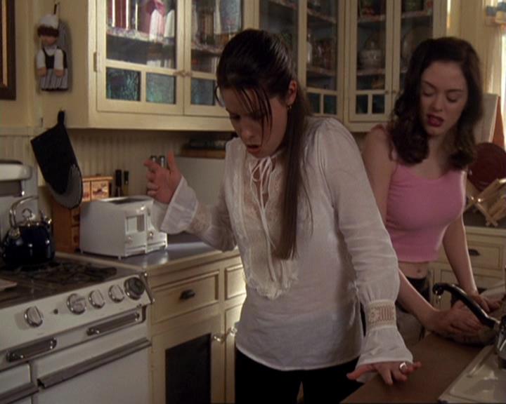 Charmed-Online-dot-417SavingPrivateLeo0051.jpg