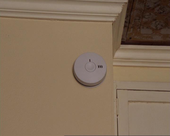 Charmed-Online-dot-417SavingPrivateLeo0060.jpg