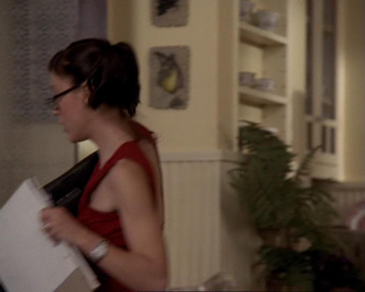 Charmed-Online-dot-417SavingPrivateLeo0079.jpg