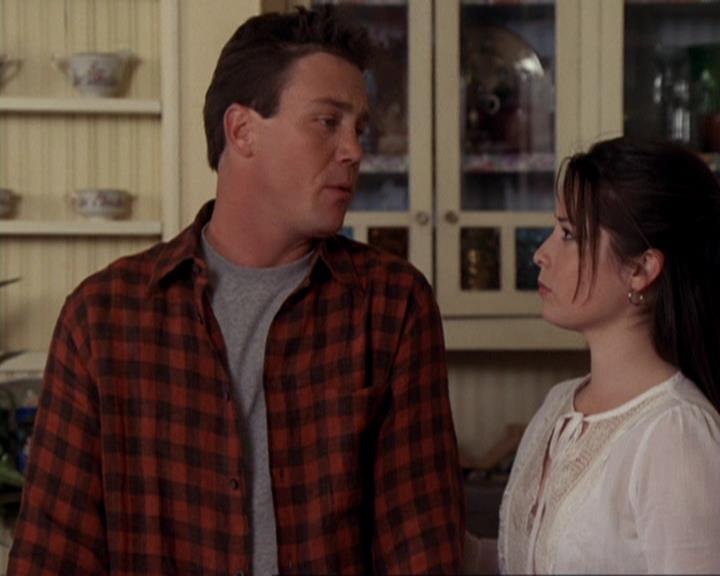 Charmed-Online-dot-417SavingPrivateLeo0083.jpg