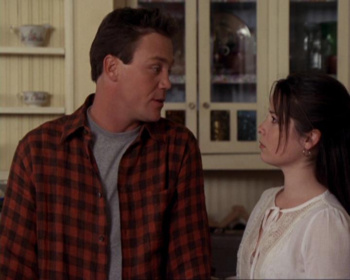 Charmed-Online-dot-417SavingPrivateLeo0086.jpg