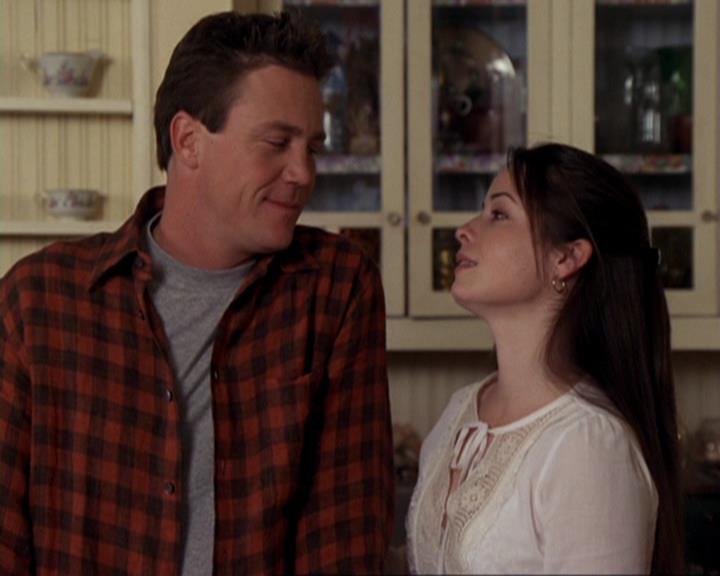 Charmed-Online-dot-417SavingPrivateLeo0092.jpg