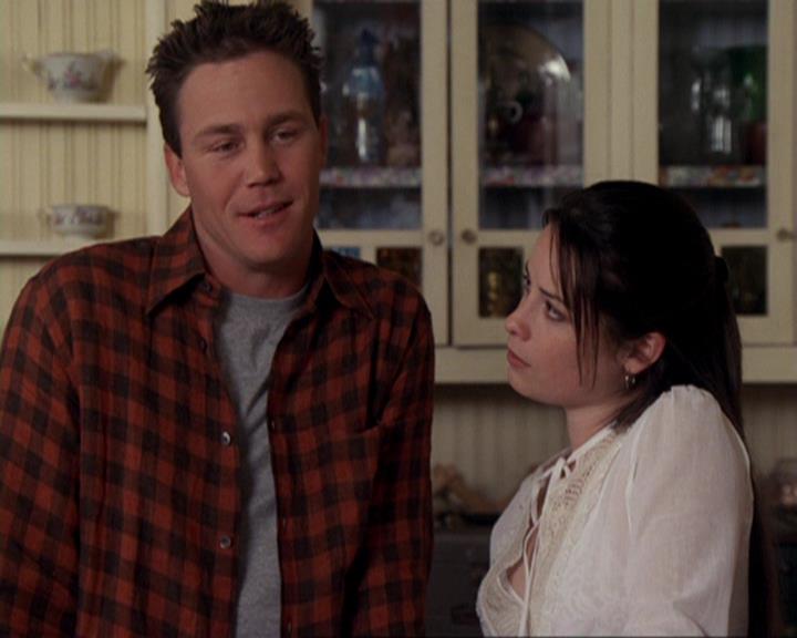 Charmed-Online-dot-417SavingPrivateLeo0097.jpg