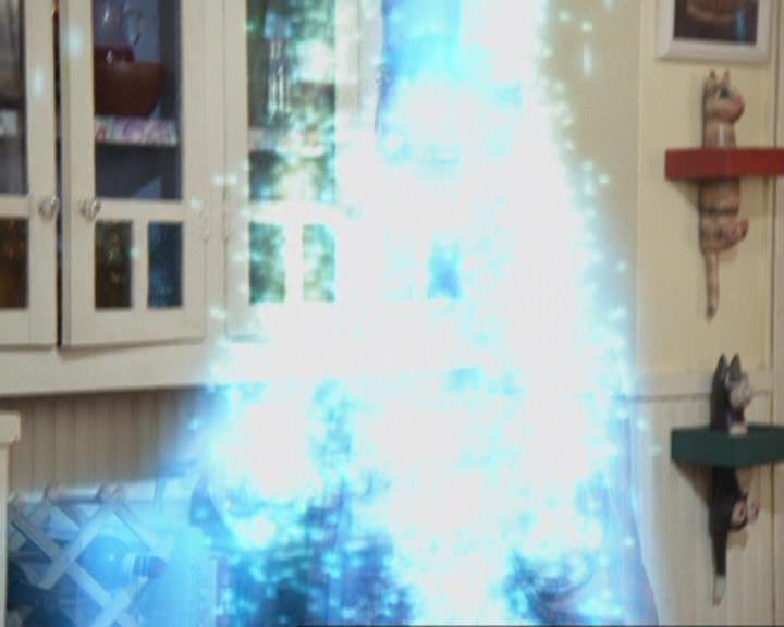 Charmed-Online-dot-417SavingPrivateLeo0122.jpg Charmed-Online-dot-417SavingPrivateLeo0122.jpg