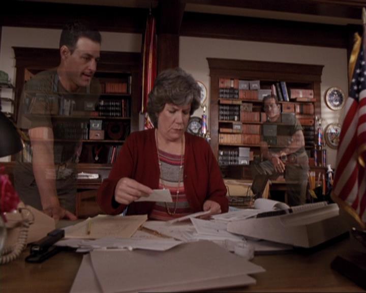 Charmed-Online-dot-417SavingPrivateLeo0135.jpg