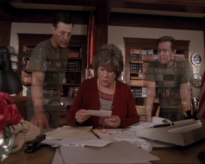 Charmed-Online-dot-417SavingPrivateLeo0166.jpg