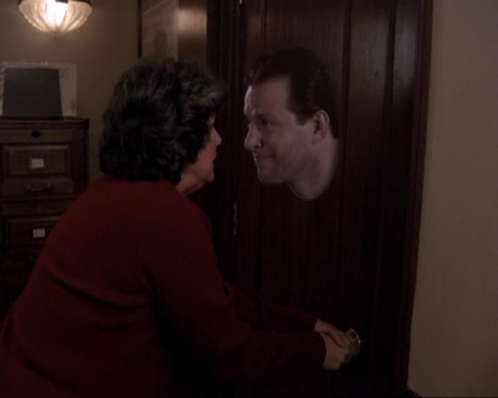 Charmed-Online-dot-417SavingPrivateLeo0227.jpg