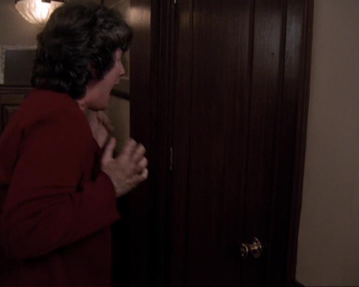 Charmed-Online-dot-417SavingPrivateLeo0228.jpg