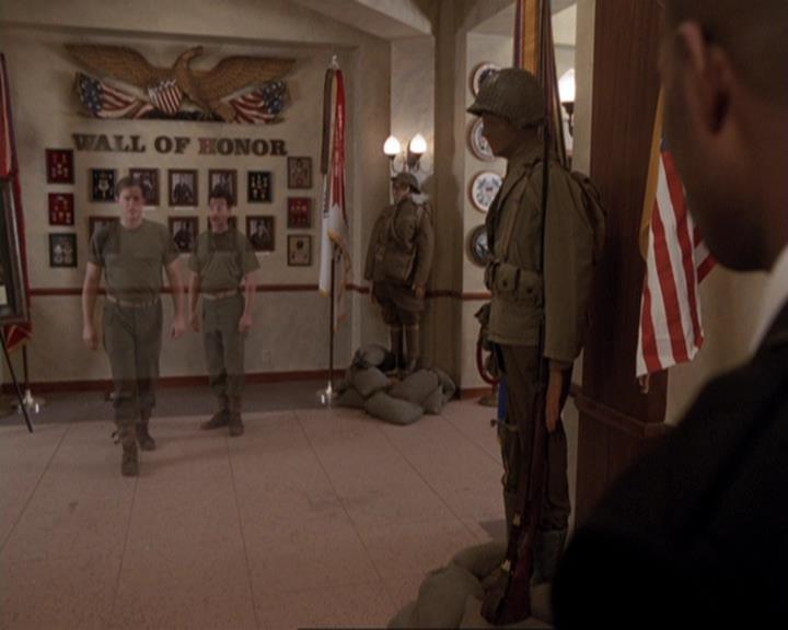 Charmed-Online-dot-417SavingPrivateLeo0473.jpg