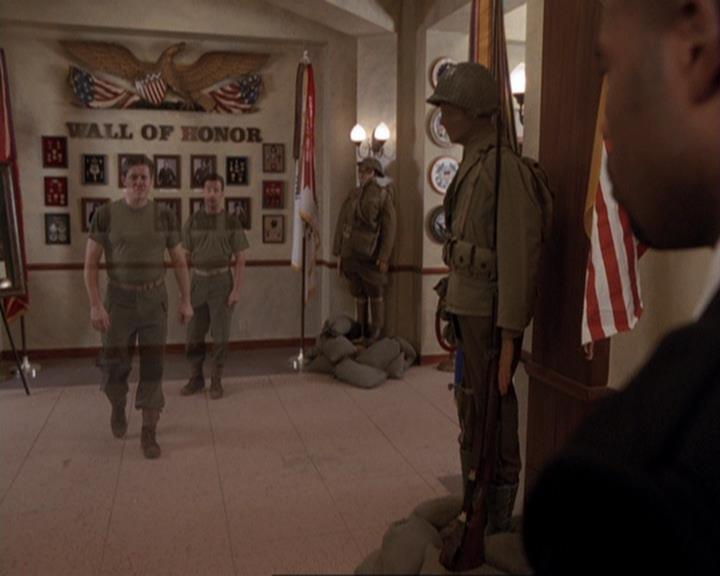 Charmed-Online-dot-417SavingPrivateLeo0474.jpg
