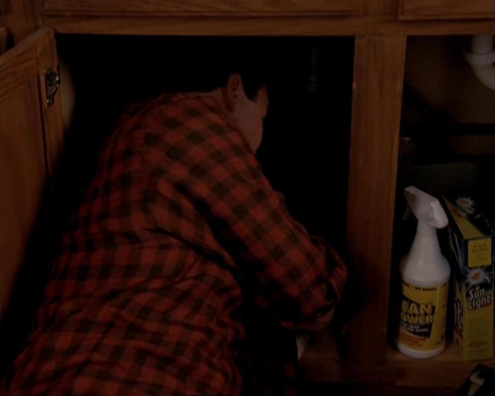 Charmed-Online-dot-417SavingPrivateLeo0653.jpg