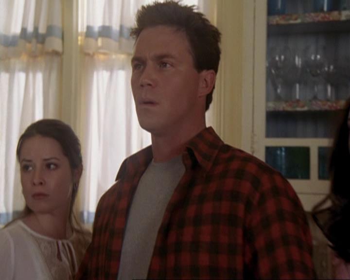 Charmed-Online-dot-417SavingPrivateLeo0861.jpg