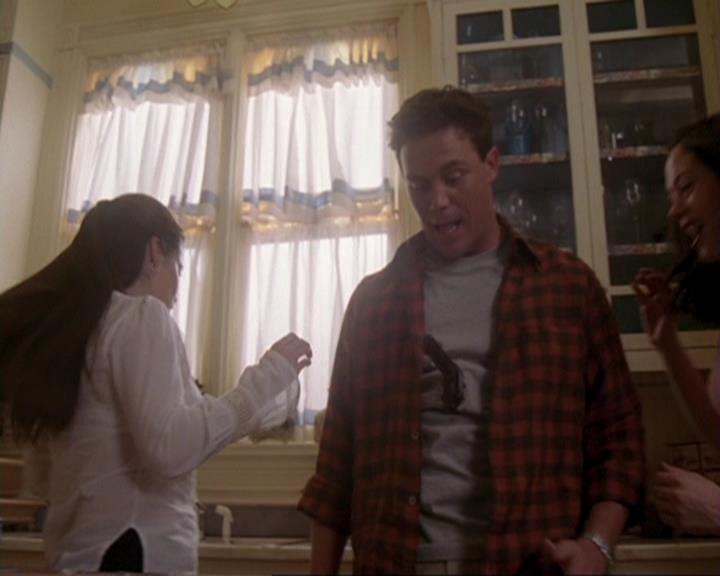 Charmed-Online-dot-417SavingPrivateLeo0864.jpg