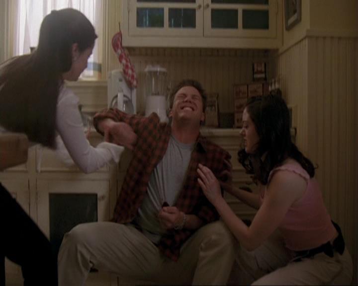 Charmed-Online-dot-417SavingPrivateLeo0866.jpg