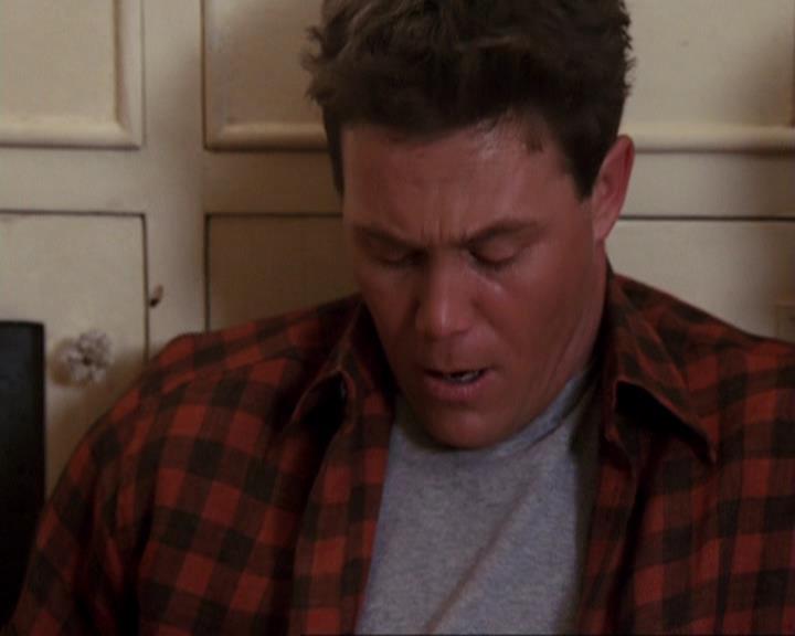 Charmed-Online-dot-417SavingPrivateLeo0876.jpg