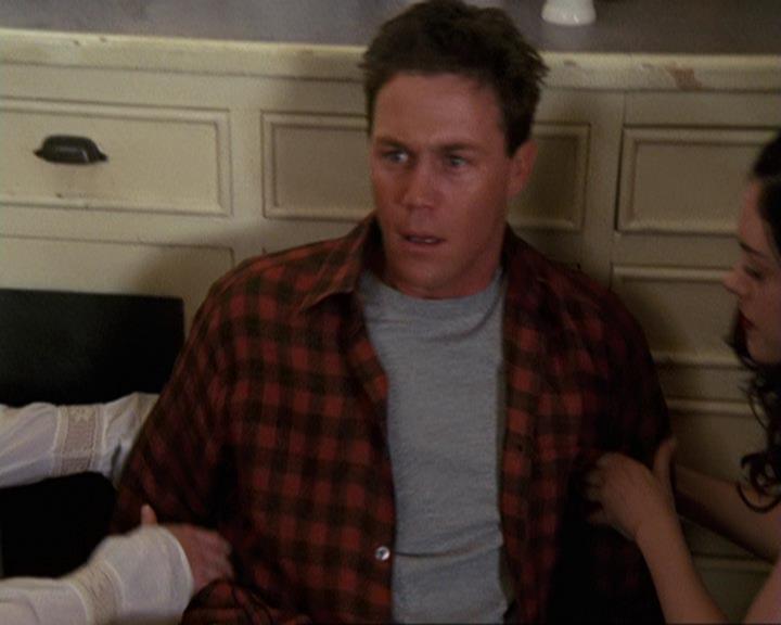 Charmed-Online-dot-417SavingPrivateLeo0880.jpg