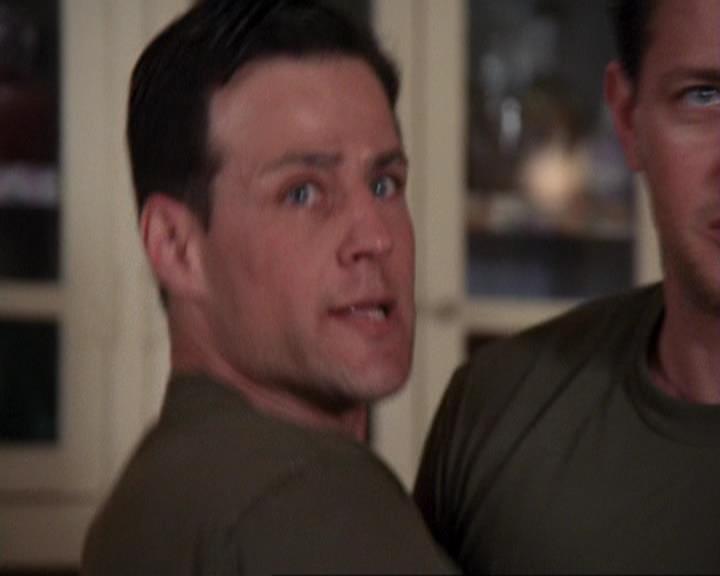 Charmed-Online-dot-417SavingPrivateLeo0885.jpg