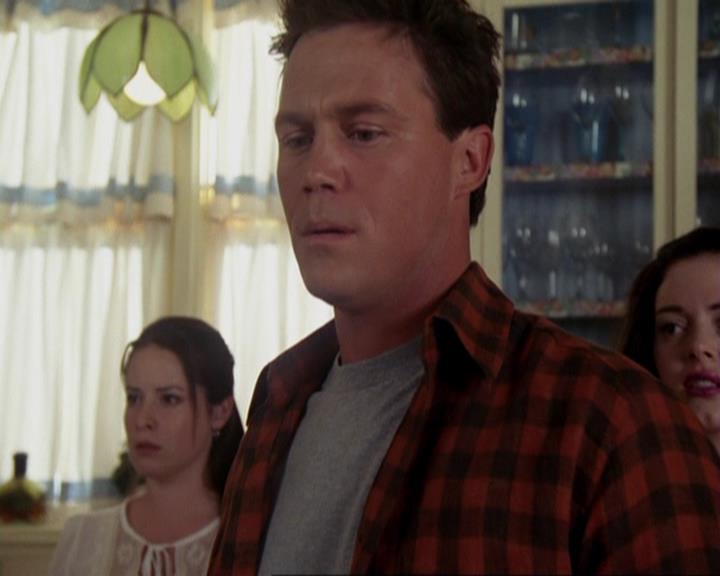 Charmed-Online-dot-417SavingPrivateLeo0888.jpg