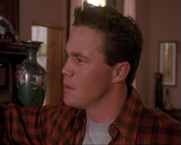 Charmed-Online-dot-417SavingPrivateLeo0970.jpg