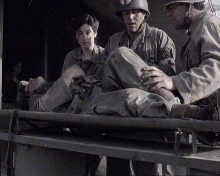 Charmed-Online-dot-417SavingPrivateLeo1012.jpg