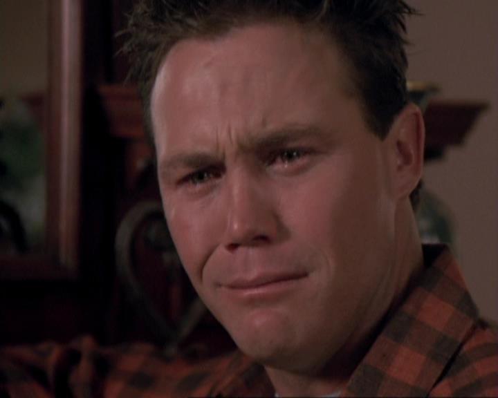 Charmed-Online-dot-417SavingPrivateLeo1052.jpg
