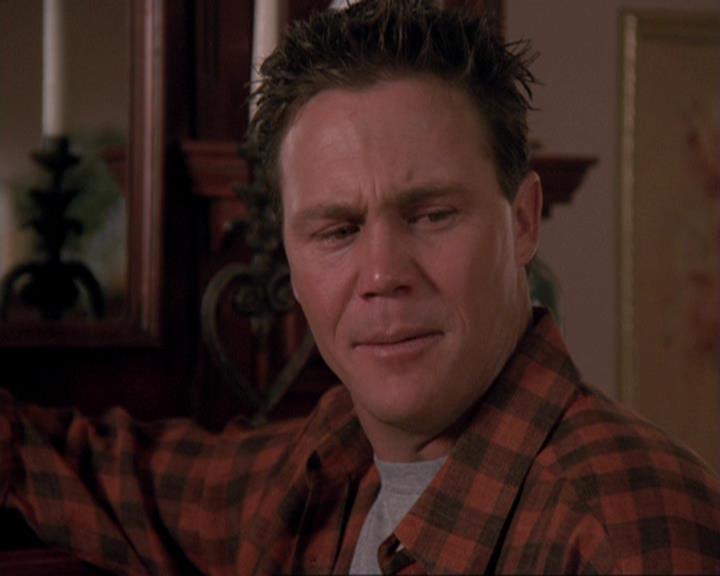 Charmed-Online-dot-417SavingPrivateLeo1067.jpg