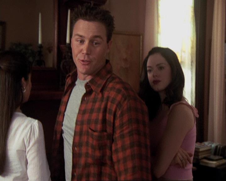 Charmed-Online-dot-417SavingPrivateLeo1088.jpg