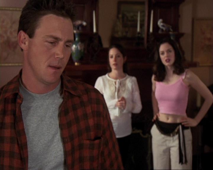 Charmed-Online-dot-417SavingPrivateLeo1091.jpg