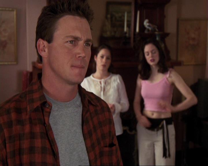 Charmed-Online-dot-417SavingPrivateLeo1095.jpg