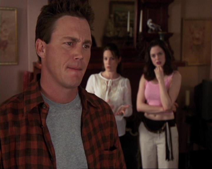 Charmed-Online-dot-417SavingPrivateLeo1098.jpg