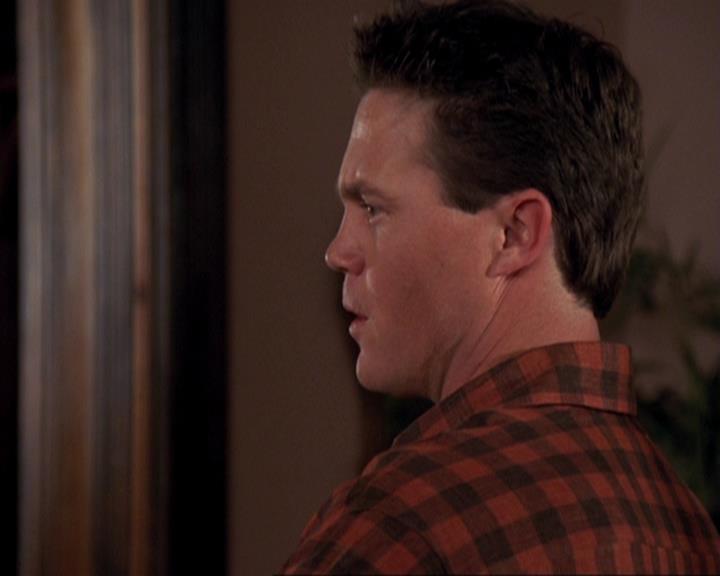 Charmed-Online-dot-417SavingPrivateLeo1099.jpg